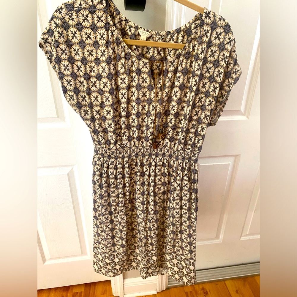 Sonoma dress women’s size large. 100% Rayon.Machine wash cold gentle cycle.